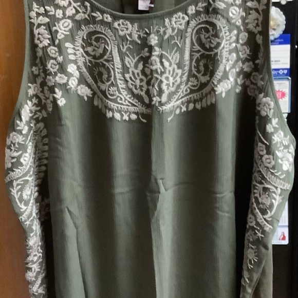 New with tags Knox Rose 3X Olive sleeveless tank top with Lovely Ivory Design - Picture 3 of 6